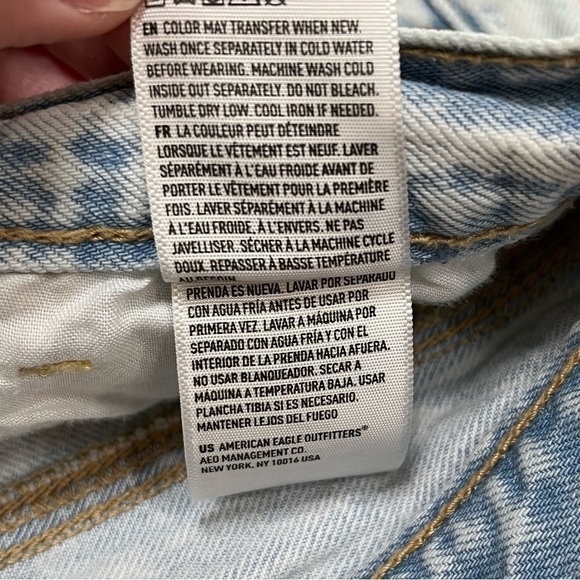 AEO Mom Shorts Pride Rainbow Pockets Distressed Denim Size 8 - Picture 10 of 11